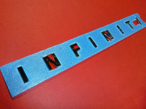 Infiniti　M37　トランクオーナメント